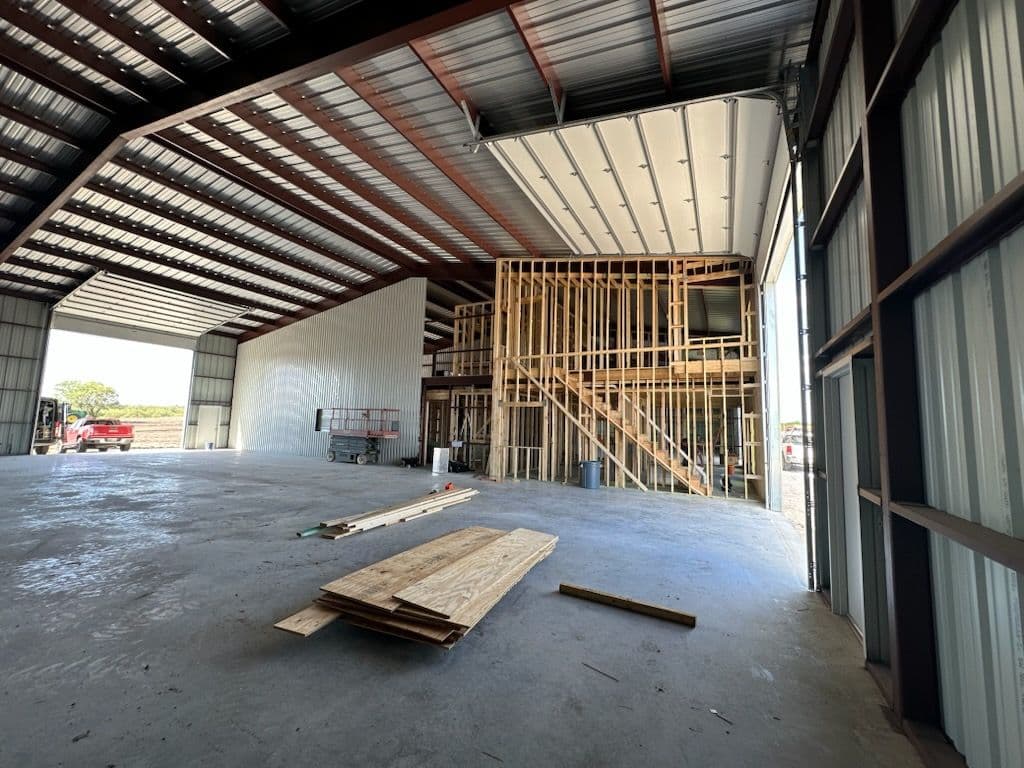 Precision HVAC Solutions for Spacious Warehouse Environment image